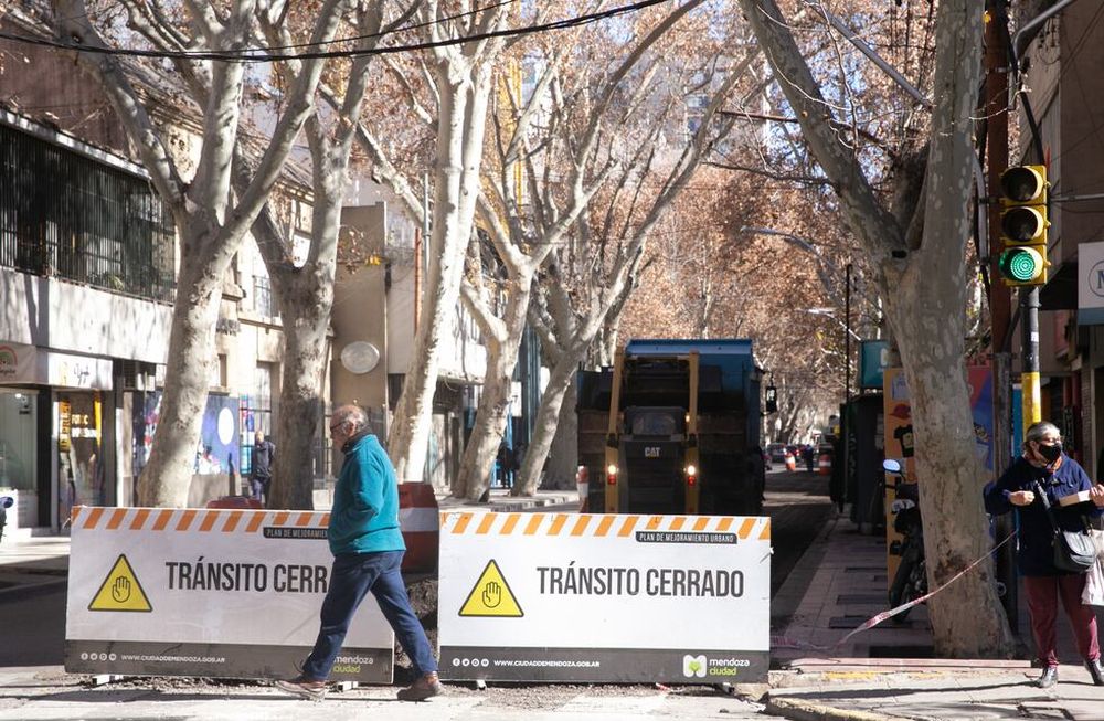 La Ciudad de Mendoza continúa las obras en calles céntricas, enmarcadas en el Plan de Mejoramiento Urbano