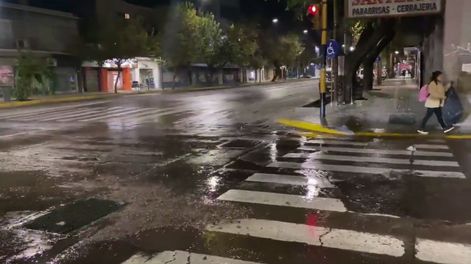 Corte imprevisto de agua potable en plena Ciudad: qué zonas afecta.