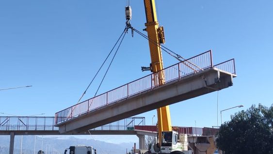 este sabado se vera afectado el transito en el acceso este por el montaje de la nueva pasarela