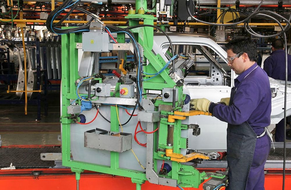 Seis plantas automotrices frenaran su producción esta semana.