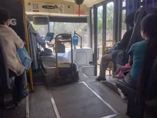 Apuñalaron a un joven de 20 años en un colectivo y está grave: las cámaras del micro habrían captado al agresor