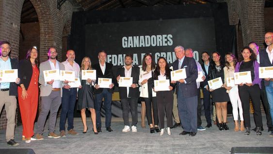 Anoche se realizó la gala de premiación del tercer Concurso Nacional de Vinos y Espirituosas Guarda 14. Los ganadores del premio gran oro. Foto: Gentileza