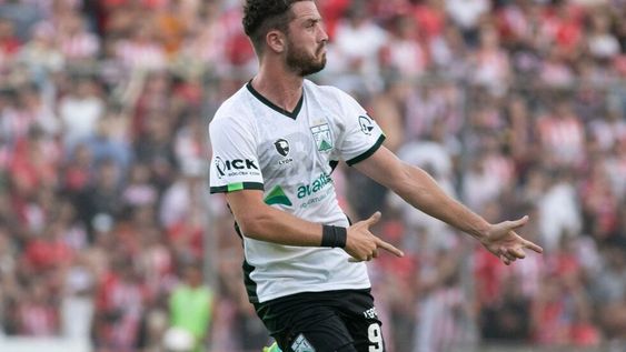 Tomás Molina abrió la cuenta en la victoria de Ferro en Tucumán. (@FerroOficial)