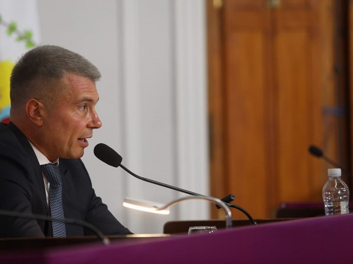 El intendente de Godoy Cruz, Diego Costarelli, le dio licencia a una funcionaria clave.