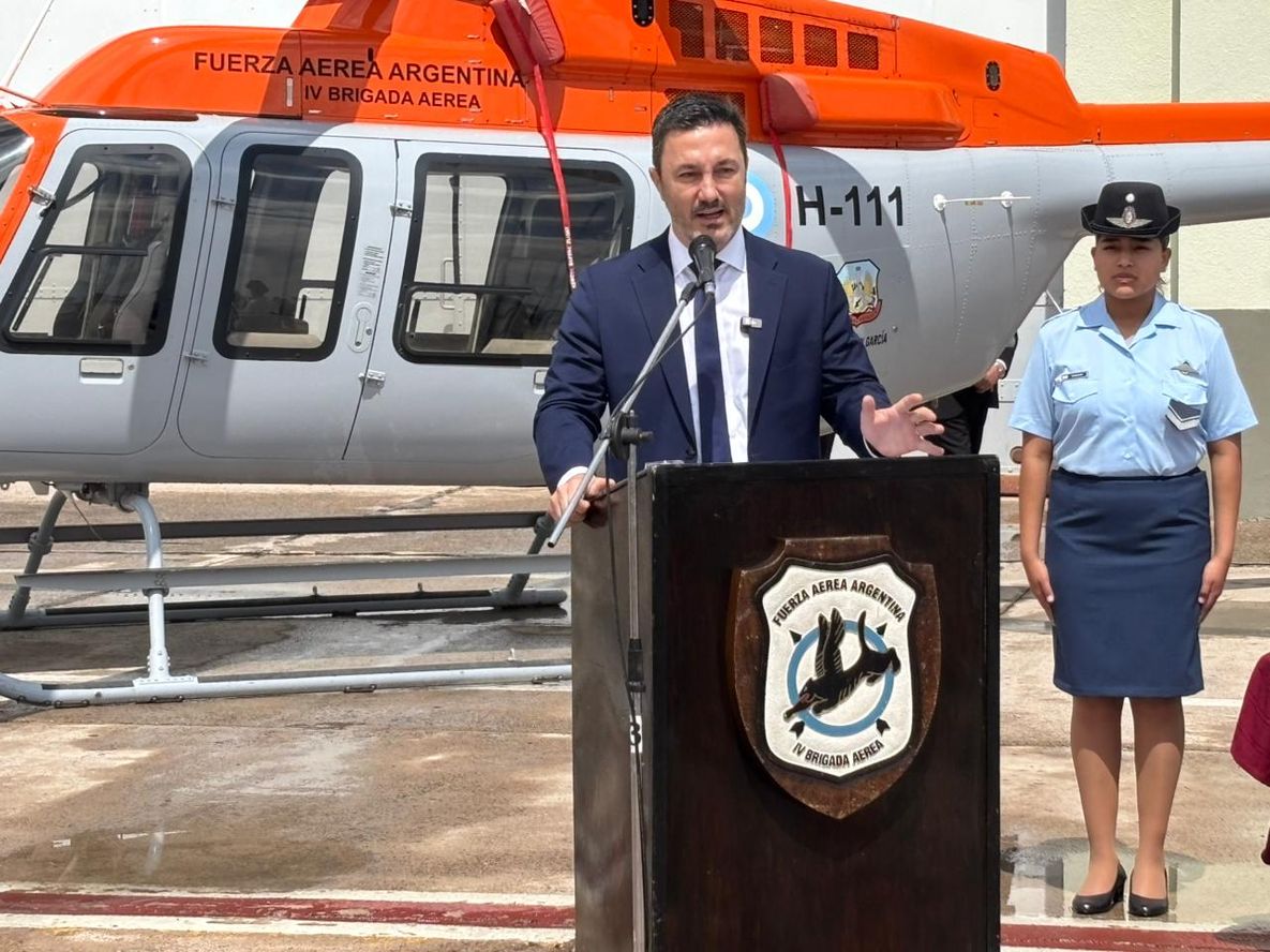 Tras la polémica por el nombramiento de un militar en funciones, el ministro defendió el criterio del Ejecutivo y confirmó que continuará como asesor presidencial en materia de Defensa.