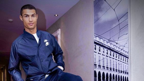 Cristiano Ronaldo compartió una foto con poca ropa del post entrenamiento