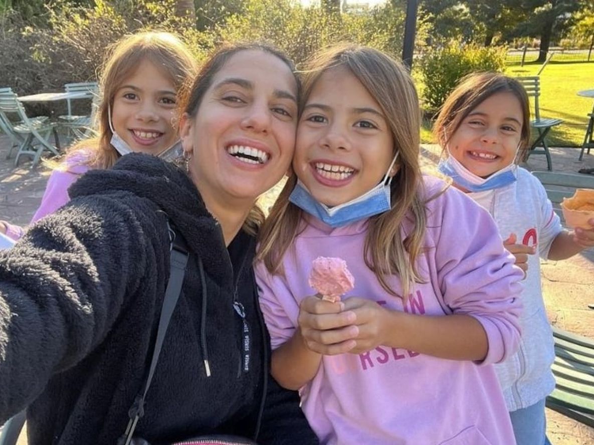 Cinthia Fernández y sus hijas