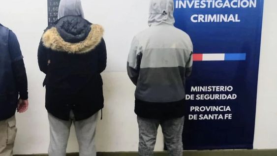 Se trata de dos jóvenes de 26 y 27 años, identificados por el Ministerio Público de la Acusación (MPA) por sus siglas como J.M y F.Z  - Gentileza Clarín