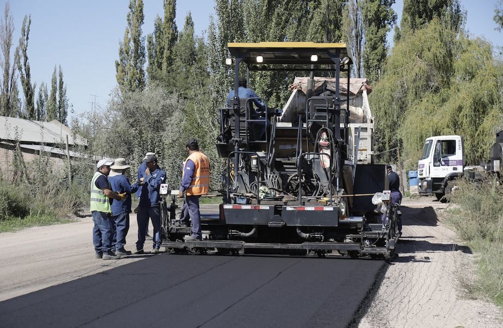 Comenzó a asfaltarse el desvío de carga pesada de San Rafael y estará listo en 7 días