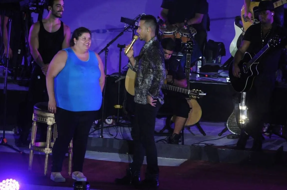 Pol&eacute;mico momento con la fan en el show de Romeo Santos en la Vendimia 2015
