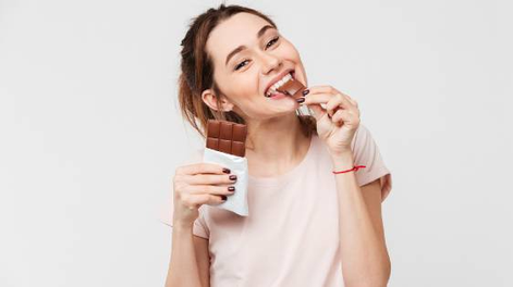 ¿Comer chocolate causa caries? La ciencia lo desmiente.