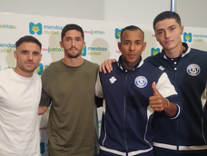 Los protagonistas. En la Municipalidad de Capital, cuatro referentes de la Lepra y el Lobo brindaron una conferencia de prensa en la previa del clásico: Fermín Antonini, Diego Mondino, Sebastián Villa y Seyko Studer. Los protagonistas. En la Municipalidad de Capital, cuatro referentes de la Lepra y el Lobo brindaron una conferencia de prensa en la previa del clásico: Fermín Antonini, Diego Mondino, Sebastián Villa y Seyko Studer.