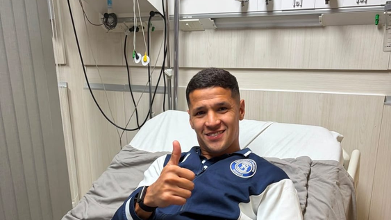 La dirigencia de Azul llevó tranquilidad a los simpatizantes al comunicar, a través de sus redes sociales, que el goleador Alex Arce se encuentra en buen estado de salud.