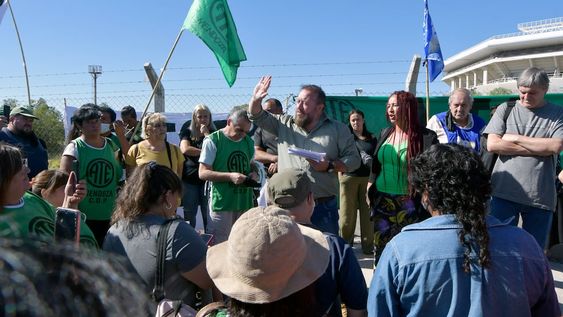 Paritarias 2022. En la foto, el Gobierno provincial reiteró la propuesta de salarios a los profesionales del estado agrupados en ATE que conduce Roberto Macho- Foto: Orlando Pelichotti / Los Andes