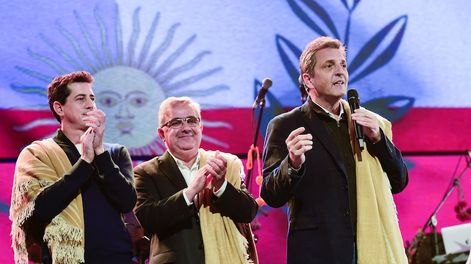 Los Andes | Sergio Massa viajó esta tarde a Catamarca junto a su par del gabinete Wado de Pedro, quien oficia de jefe de campaña del precandidato presidencial de Unión por la Patria. / Foto: Gentileza