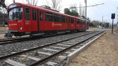 Los Andes | Licitarán obras del Metrotranvia, ramal desde Godoy Cruz hacia el departamento de Luján de Cuyo.Tramo de las vías en la zona de calles Belgrano y Francia  y estación Pellegrini de Godoy CruzFoto: José Gutierrez / Los Andes