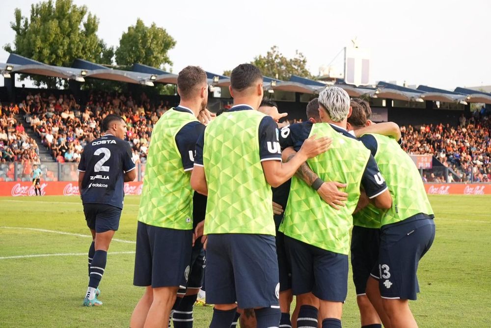 Independiente Rivadavia consiguió un triunfo enorme en su visita a Tigre.