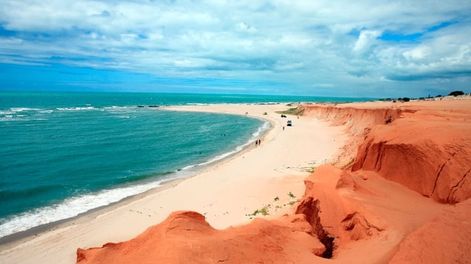 El paraíso de arenas rosadas a 5 horas de Argentina, ideal para este verano
