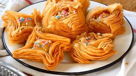 ¿Querés hacer pastelitos fritos pero te da fiaca? Te dejamos una receta con trampa que es súper fácil.