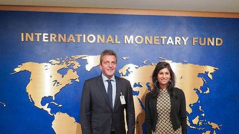 Los Andes | La subdirectora gerente del Fondo Monetario Internacional (FMI), Gita Gopinath, y el ministro de Economía, Sergio Massa - Foto Twitter Sergio Massa