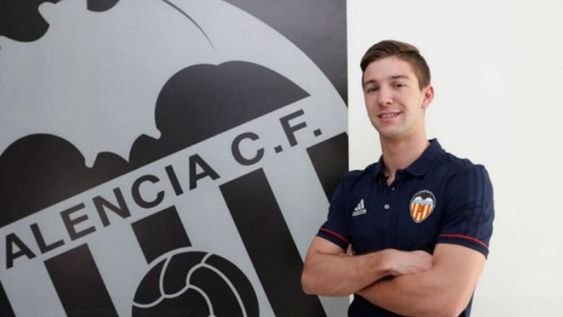 El cordobés Luciano Vietto fue presentado en el Valencia de España