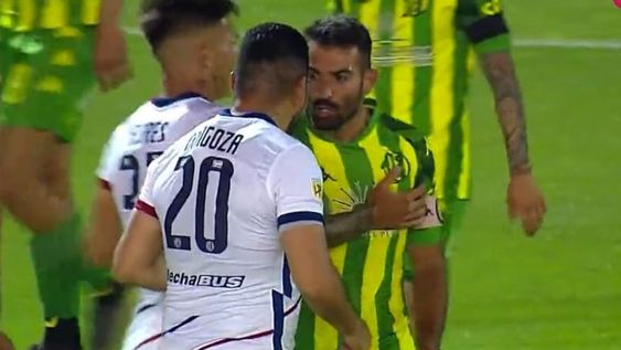 Ortigoza y Caperuccio, ex compañeros de San Lorenzo campeón de la Libertadores 2014, protagonizaron un enfrentamiento donde hubo insultos y manotazos en el partido del Ciclón y Aldosivi.