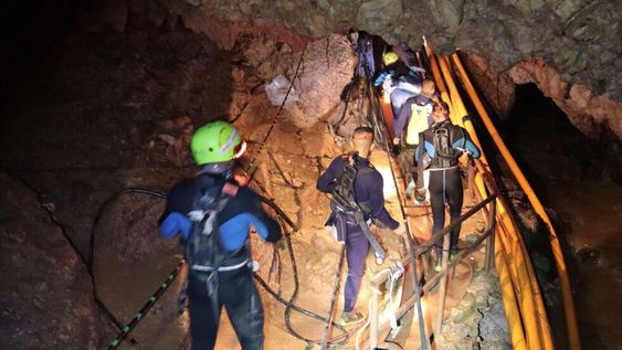 Tailandia: ya son ocho chicos rescatados de la cueva
