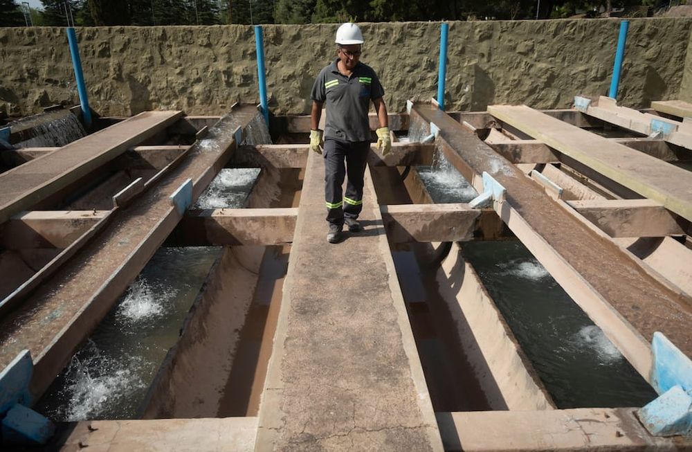 Operaciones. La empresa solicita un ajuste tarifario para destinarlo a cubrir costos e insumos que están dolarizados. Foto: Ignacio Blanco / Los Andes.