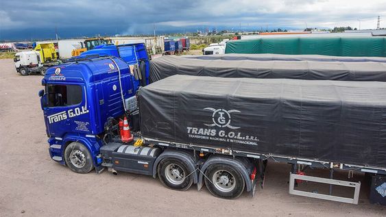 Luego de permanecer varados durante dos semanas, cerca de un centenar de camiones empezó a cruzar a Chile desde el sábado. Pero quedan más de 3.000. Foto: Mariana Villa / Los Andes