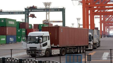 Cayeron las exportaciones y la balanza registró superávit