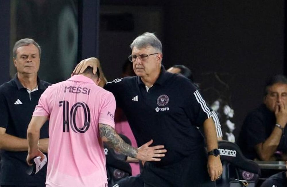 Lionel Messi se retiró lesionado y se encendieron las alarmas
