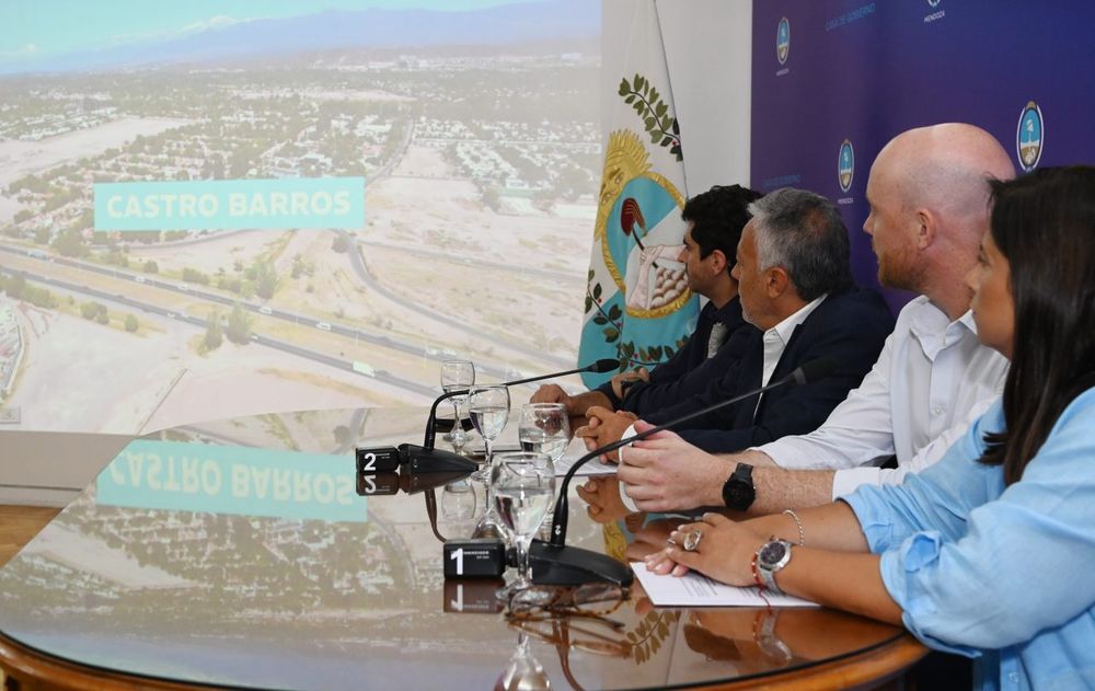 El Gobierno provincial presentó el proyecto para el nuevo Acceso Sur. Foto: Gobierno de Mendoza El Gobierno provincial presentó el proyecto para el nuevo Acceso Sur. Foto: Gobierno de Mendoza