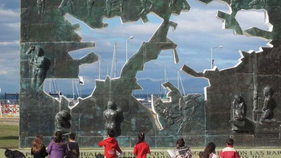 Habrá seguramente ciudadanos nostálgicos de buena fe que se nieguen a aceptar esta realidad, pero a la realidad se la puede tomar de muchas formas, menos ignorarla.