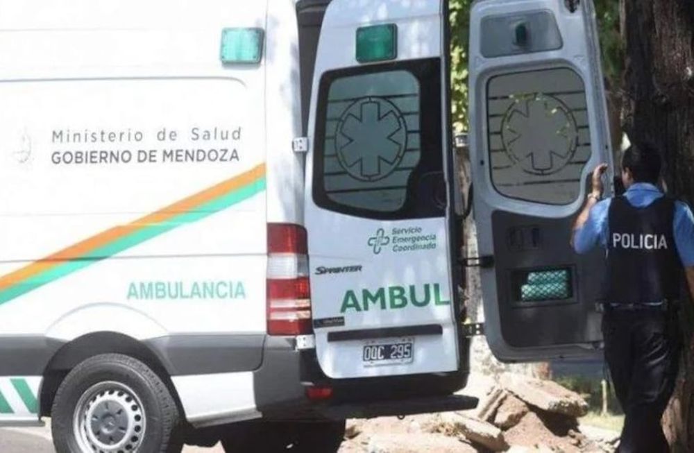 Una mujer de 47 años circuló en contramano con su moto por el carril norte de la ruta 7, en el departamento de La Paz, y fue embestida por un auto.