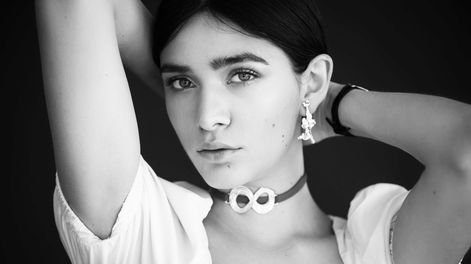 Chau bufandas y pañuelos: este es el accesorio para el cuello que será tendencia en 2026