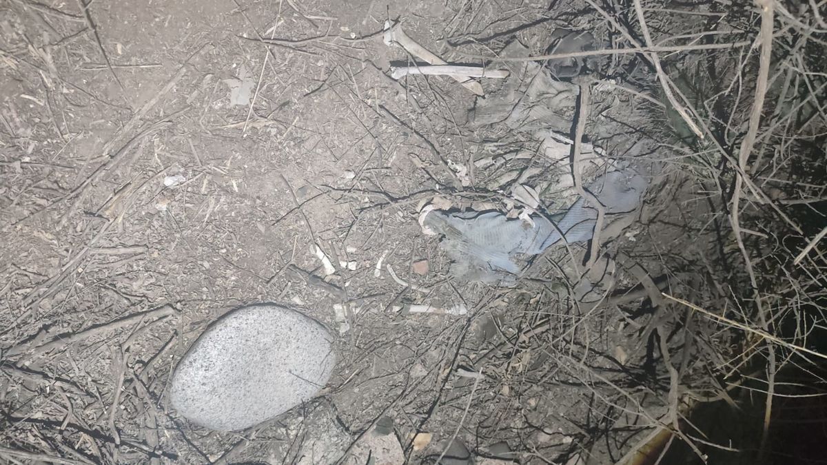 Demolían una antena cerca del boliche La Guanaca y encontraron huesos humanos, ropa y un reloj