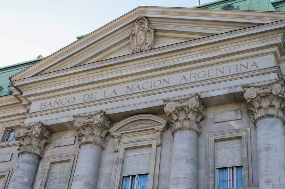 Los bancos aguardan los detalles de las medidas sobre los dólares del colchón.
