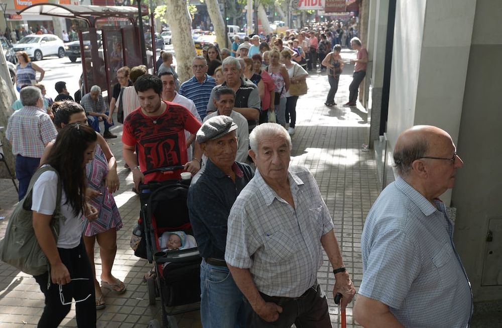 Bono a jubilados: se pagará en febrero y será de $55.000