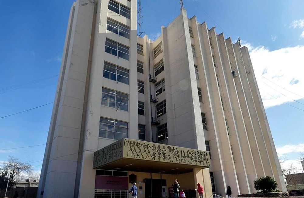 Tres empleados de la Municipalidad de Guaymallén son denunciados por robo a un depósito municipal pero ellos aseguran el retiro de materiales se produjo por órdenes de un funcionario de la comuna.