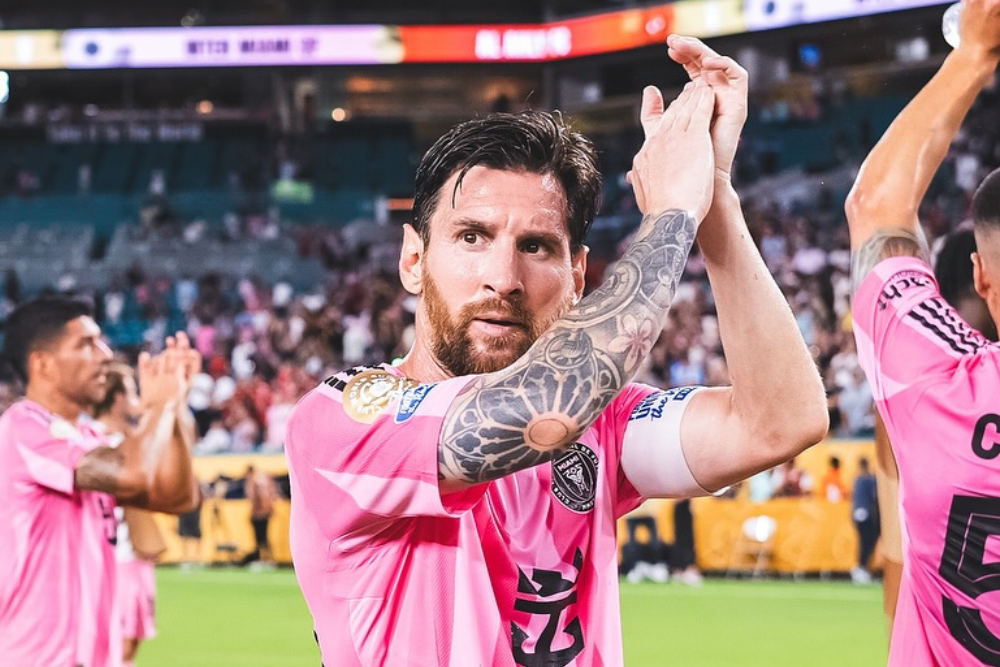 Lionel Messi steht an einem entscheidenden Punkt seiner Karriere, da er entscheiden muss, ob er in den USA bleibt oder zu einem anderen Verein wechselt.