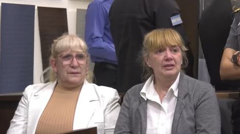 Los Andes | En el juicio por el crimen del médico León Burela absolvieron a la viuda Elizabeth Ventura (55) y su amiga Mónica Castro (56). Ambas mujeres lloraron de alegría al escuchar el fallo del juez.