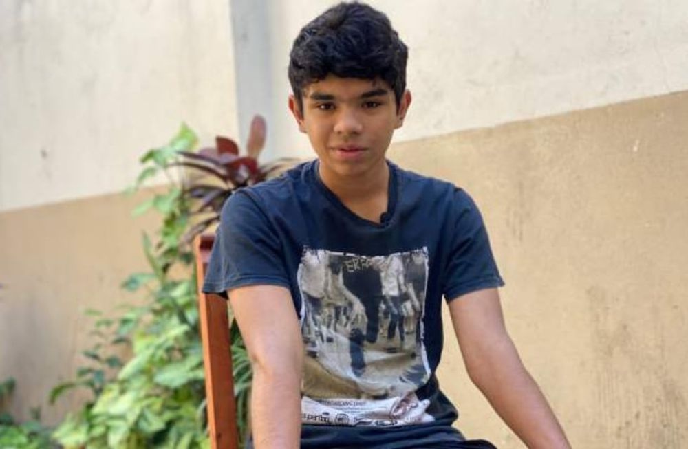 “A los 6 años entré al Hogar Tía Amanda, a los 7 y 8 al Domingo Savio, a los 10 volví al Domingo Savio y desde los 13 años que estoy acá, en el Hogar Miguel Magone, detalló Lucio sobre su paso por diferentes hogares. Foto: Gentileza / Radio Sudamericana