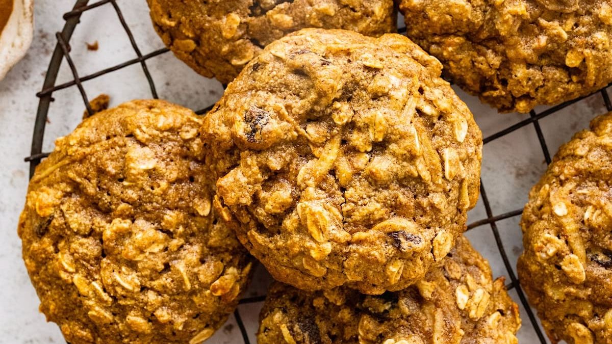 Sin azúcar, sin harina y sin freir: cómo hacer galletitas de manzana húmedas por dentro y crujientes por fuera