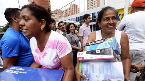 Venezuela: multitudes salen a comprar tras la orden de bajar precios
