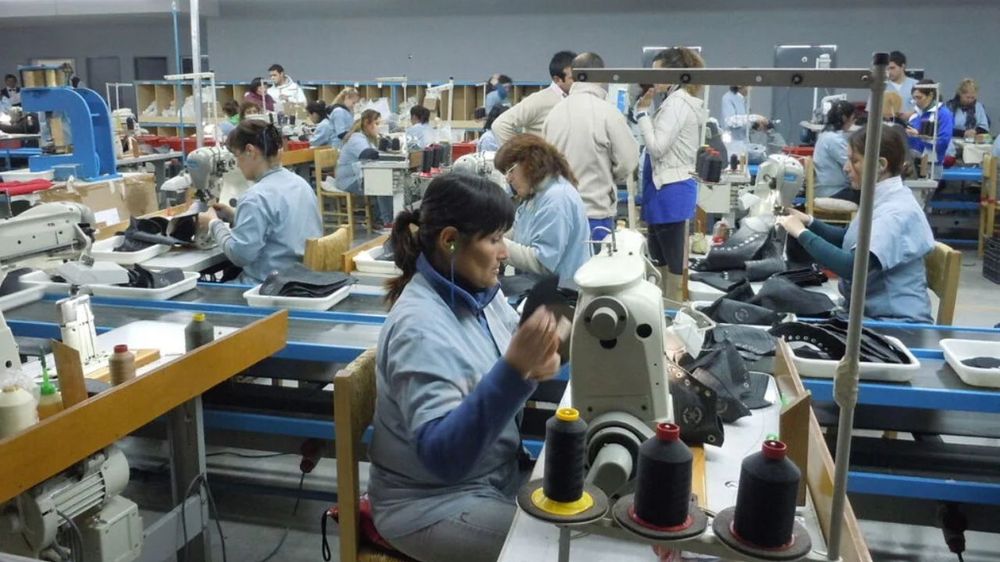 Se derrumbó la industria tras siete meses creciendo.