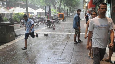 Temporal de lluvia y granizo: afectó parte del Gran Mendoza y en el Valle de Uco hay 22 familias evacuadas