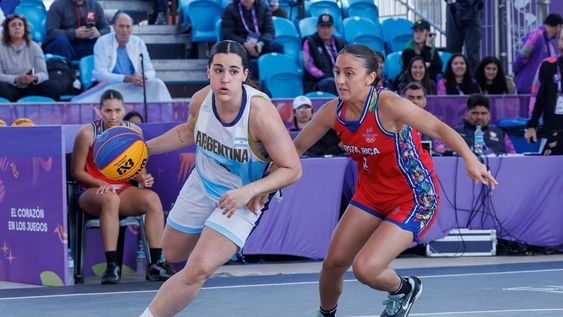 Polideportivo. Las chicas argentinas superaron a Costa Rica por 17-13.