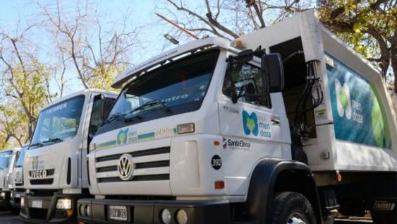 Se intensifica el reparto de agua potable en los barrios del oeste capitalino