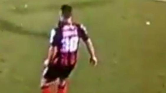Video insólito: se le cayó la peluca en pleno partido