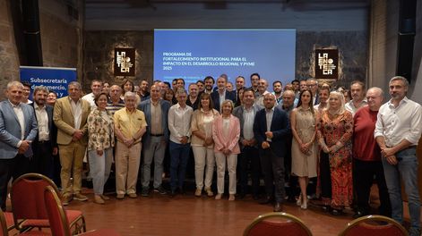 Autoridades provinciales y representantes del sector privado participaron de la firma de convenios del Programa de Fortalecimiento Institucional en La Enoteca.